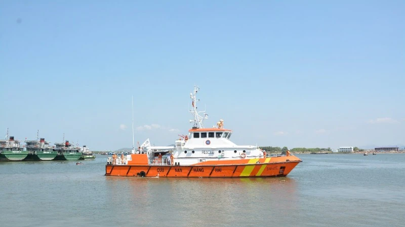 Tàu SAR 272 cứu nạn thành công thủy thủ Philippines bị bệnh nặng trên biển