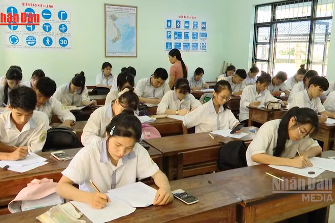 [Video] Mưa giông xuất hiện nhiều nơi trong ngày thi tốt nghiệp THPT 2026