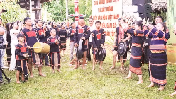 Di sản văn hóa cồng chiêng được bảo tồn và phát huy ở các buôn làng tỉnh Đắk Lắk (Ảnh CÔNG LÝ)