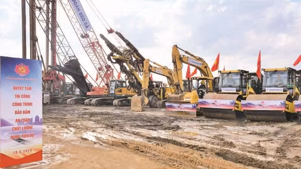 Dự án đầu tư xây dựng đường bộ cao tốc Vinh-Thanh Thủy được khởi công từ ngày 18/5/2026.