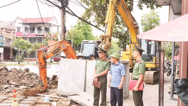 Thiếu tá Trương Quang Bình bám, nắm địa bàn, tuyên truyền tạo đồng thuận khi triển khai các công trình, dự án.