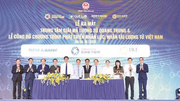 Trường đại học Quang Trung ký hợp tác trong lĩnh vực lượng tử cùng các đối tác trong nước và quốc tế.