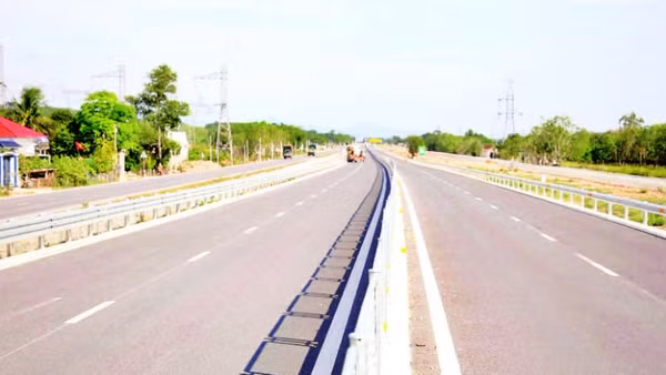 Đoạn tuyến cao tốc này có bốn làn xe, bề rộng nền đường 17m, tốc độ cao nhất cho phép 80 km/giờ.