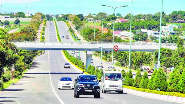 Tuyến cao tốc Liên Khương-Prenn, tỉnh Lâm Đồng được đưa vào sử dụng hơn 15 năm, giúp kết nối giao thương.