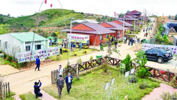 Các phường, xã phía tây tỉnh Quảng Ngãi khai thác lợi thế du lịch để phát triển thương mại-dịch vụ.