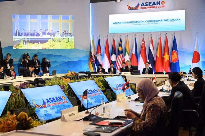 Việt Nam khẳng định: ASEAN và Nhật Bản chia sẻ lợi ích chung trong việc duy trì hòa bình, ổn định, an ninh, an toàn và tự do hàng hải, hàng không ở Biển Đông và các vùng biển khác, tuân thủ luật pháp quốc tế, đặc biệt là Công ước Liên hợp quốc về Luật Biển (UNCLOS) 1982.