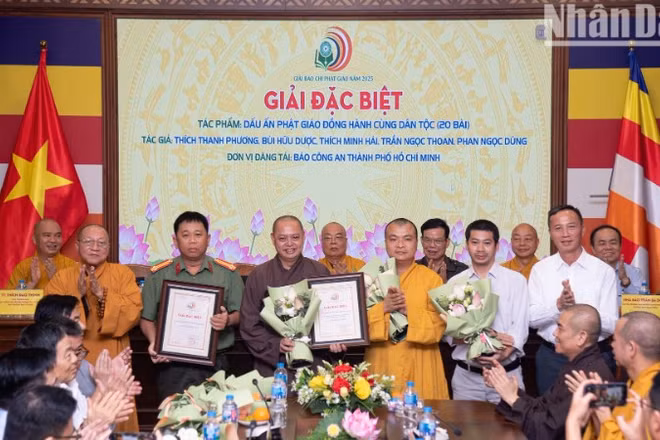 Giải Đặc biệt thuộc về loạt bài “Dấu ấn Phật giáo đồng hành cùng dân tộc”.