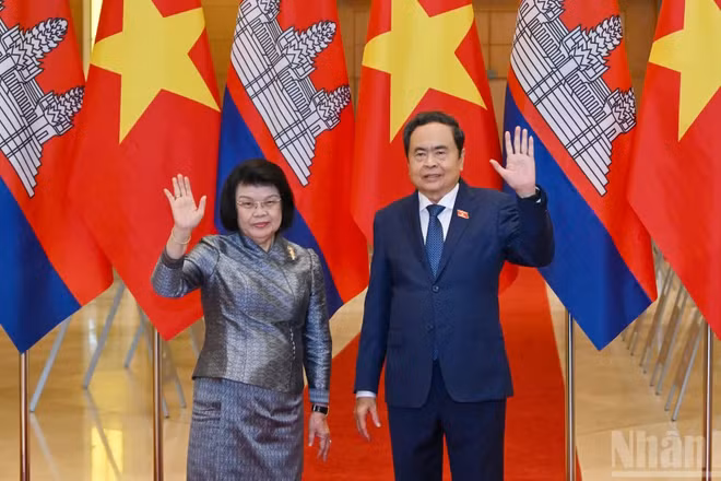 Chủ tịch Quốc hội Trần Thanh Mẫn và Chủ tịch Quốc hội Campuchia Samdech Khuon Sudary. (Ảnh: THỦY NGUYÊN)