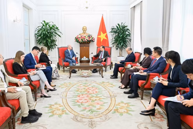 Đại sứ Canada nhất trí phối hợp với phía Việt Nam nhằm cụ thể hóa việc nâng cấp khuôn khổ quan hệ và thúc đẩy các chuyến thăm của lãnh đạo cấp cao hai nước.