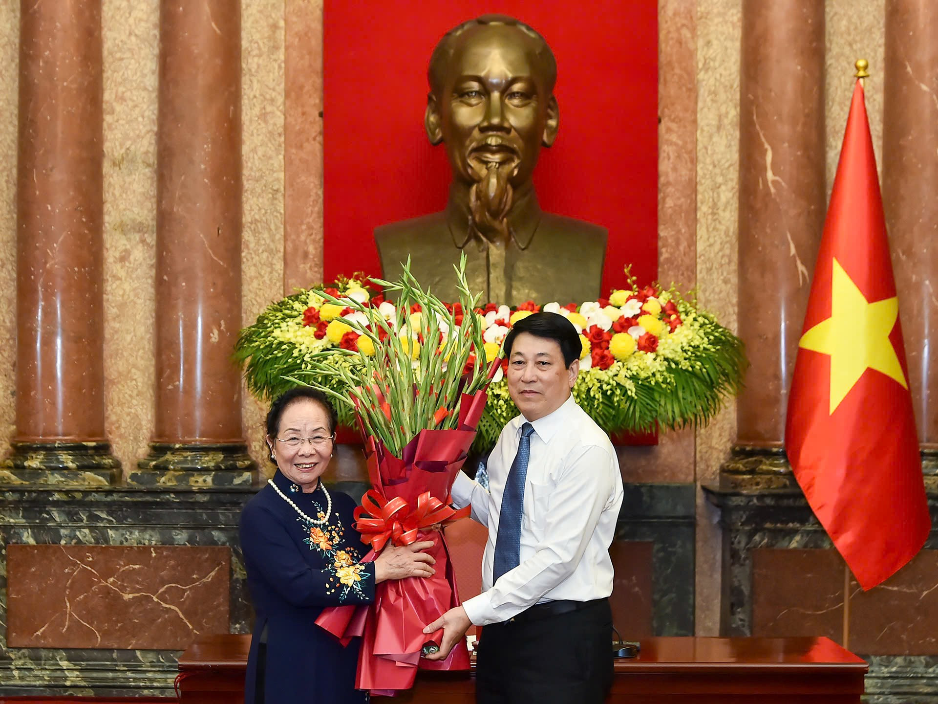 Chủ tịch nước Lương Cường gặp mặt thân mật với đoàn đại biểu cán bộ Hội khuyến học tiêu biểu toàn quốc. z6789514509584-194991b6a6448fcb3769329bff3b2427.jpg