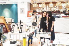 Doanh nghiệp trưng bày sản phẩm tại Showroom Trung tâm Xúc tiến Thương mại và Đầu tư Thành phố Hồ Chí Minh