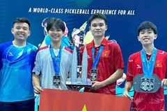 Trịnh Linh Giang (thứ 2 từ phải sang) giành chức vô địch đơn nam. (Ảnh: PPA)