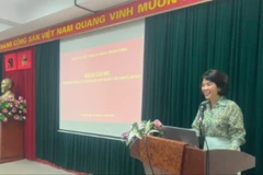 Phó Bí thư Đảng ủy các cơ quan Đảng Trung ương Nguyễn Thị Hoàng Vân khai giảng lớp học.