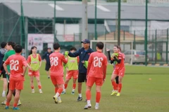 Huấn luyện viên Mai Đức Chung cùng các tuyển thủ chuẩn bị cho giải đấu quan trọng trong năm 2026. (Ảnh: VFF)