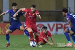 Với chiến thắng trước PVF-Công an nhân dân, Công an Hà Nội bám sát ngôi đầu của Ninh Bình. (Ảnh: TRẦN HẢI)