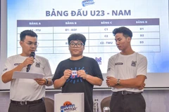 Đại diện hơn 50 đội bóng rổ tiến hành bốc thăm chọn bảng đấu. (Ảnh: BTC)