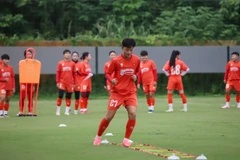 Các cầu thủ nữ Việt Nam hứng khởi tập luyện. (Ảnh: VFF)
