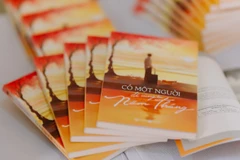 Bìa sách "Có một người đi cùng ta năm tháng". (Ảnh: BTC)