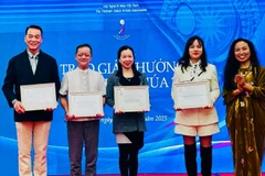 Trao giải A cho các tác phẩm, chương trình xuất sắc.