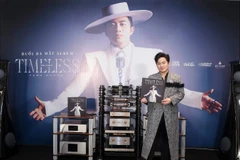 Ca sĩ Tùng Dương ra mắt đĩa than đầu tay “The Voice-Timeless”. (Ảnh: MẠNH NGUYỄN)