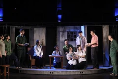 "Quân khu Nam Đồng" tái hiện lát cắt của ký ức về những người trẻ tuổi. (Ảnh: Nhà hát Tuổi trẻ)