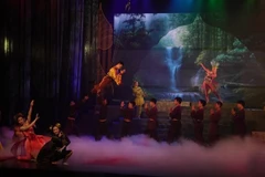 Vở diễn "Trần Nhân Tông" gây ấn tượng bởi sự kết hợp độc đáo giữa ngôn ngữ cải lương và xiếc.