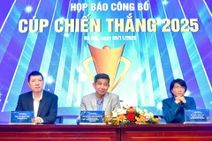 Đại diện Ban tổ chức Cúp Chiến Thắng trả lời báo chí tại buổi họp báo.