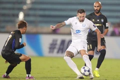 Nam Định (áo trắng) chấp nhận thua tối thiểu trên sân nhà. (Ảnh: Nam Định FC)