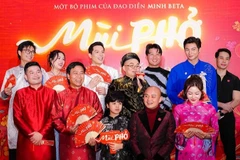 Ê-kíp phim "Mùi Phở" ra mắt khán giả Thủ đô. (Ảnh: Đoàn phim cung cấp)