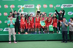 Vinschool Times City đăng quang ngôi vô địch đội nam. 