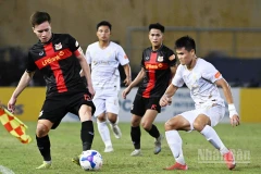 Hoàng Đức thi đấu nổi bật để đưa Ninh Bình tới chiến thắng kịch tính. (Ảnh: TRẦN HẢI)