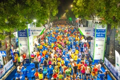 Giải chạy Standard Chartered Marathon Di sản Hà Nội 2024 diễn ra thành công với sự bảo đảm y tế cho các chân chạy. 