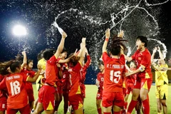 Các cầu thủ U17 nữ Việt Nam ăn mừng chiến thắng. (Ảnh: VFF)
