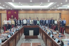 Đại biểu Việt Nam và Đoàn công tác chụp ảnh lưu niệm tại lễ bế mạc đợt làm việc ngày 11/12/2025.