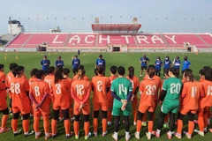 Các thành viên đội tuyển nữ Việt Nam tập luyện trên Sân vận động Lạch Tray. (Ảnh: VFF)