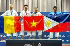 Đoàn Thể thao Công an nhân dân nhận Huy chương Vàng nội dung đồng đội nam Karate. 