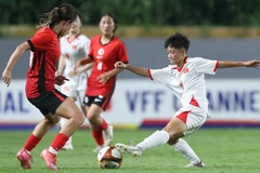 U20 nữ Việt Nam (áo trắng) giành chiến thắng ấn tượng trước U20 nữ Hồng Kông (Trung Quốc). (Ảnh: VFF)