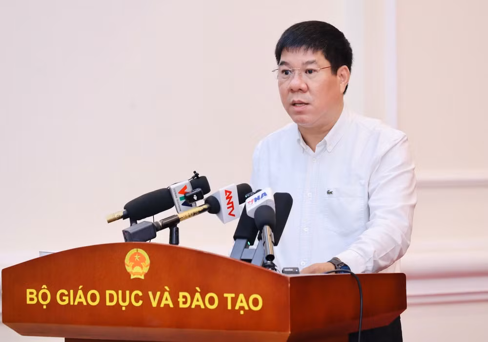 Cục trưởng Cục Quản lý giáo dục, Bộ Giáo dục và Đào tạo Huỳnh Văn Chương tại Họp báo sáng 5/8 (Ảnh: NGUYỄN MẠNH)