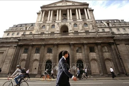 Quang cảnh bên ngoài trụ sở Ngân hàng Trung ương Anh ở London. (Ảnh tư liệu: THX/TTXVN)