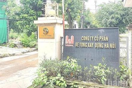 Dù đã chuyển công tác khỏi Công ty cổ phần bê tông xây dựng Hà Nội 3 năm, nhưng đến nay bà Vũ Thị Thái Hà vẫn chưa được chuyển sinh hoạt Đảng.