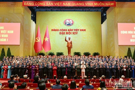 Ban Chấp hành Trung ương Đảng Cộng sản Việt Nam khóa XIV ra mắt Đại hội. (Ảnh: DUY LINH)