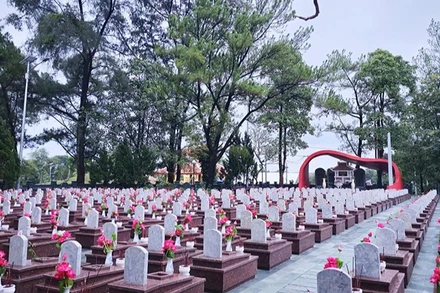 Khu mộ và nhà tưởng niệm liệt sĩ Hà Nội sau nâng cấp là một quần thể hài hòa, tĩnh lặng.