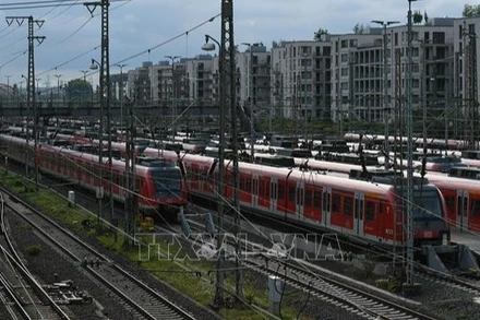 Tàu hỏa tại nhà ga ở Frankfurt, Đức. (Ảnh: THX/TTXVN)