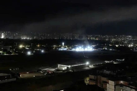 Nhiều tiếng nổ lớn đã vang lên ở thủ đô Caracas của Venezuela, đồng thời điện đã bị ngắt tại một căn cứ quân sự lớn. (Ảnh: IRNA/TTXVN)