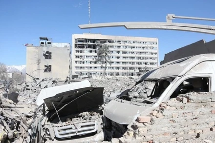 Thiệt hại sau các cuộc không kích của Mỹ và Israel tại Tehran, Iran. (Ảnh: THX/TTXVN)