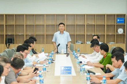 Các đại biểu dự buổi làm việc.