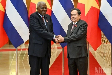 Chủ tịch Quốc hội Trần Thanh Mẫn và Chủ tịch Quốc hội Chính quyền nhân dân, Chủ tịch Hội đồng Nhà nước Cộng hòa Cuba Esteban Lazo Hernandez.