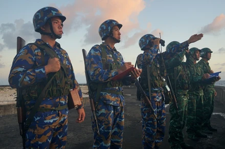 Công tác huấn luyện, sẵn sàng chiến đấu được duy trì cao độ tại Trường Sa, góp phần bảo vệ biên cương của Tổ quốc, đóng góp vào sự thành công của Đại hội đại biểu toàn quốc lần thứ XIV của Đảng. (Ảnh: TRUNG HƯNG)