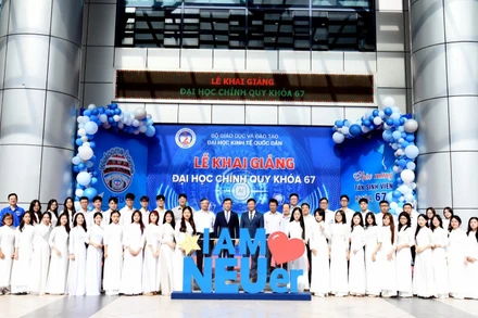 Buổi Lễ khai giảng và chào đón tân sinh viên diễn ra trang trọng, ý nghĩa.