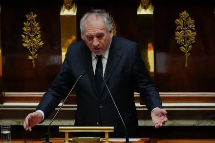 Thủ tướng Pháp Francois Bayrou phát biểu trước Quốc hội ở Paris. (Ảnh: THX/TTXVN)